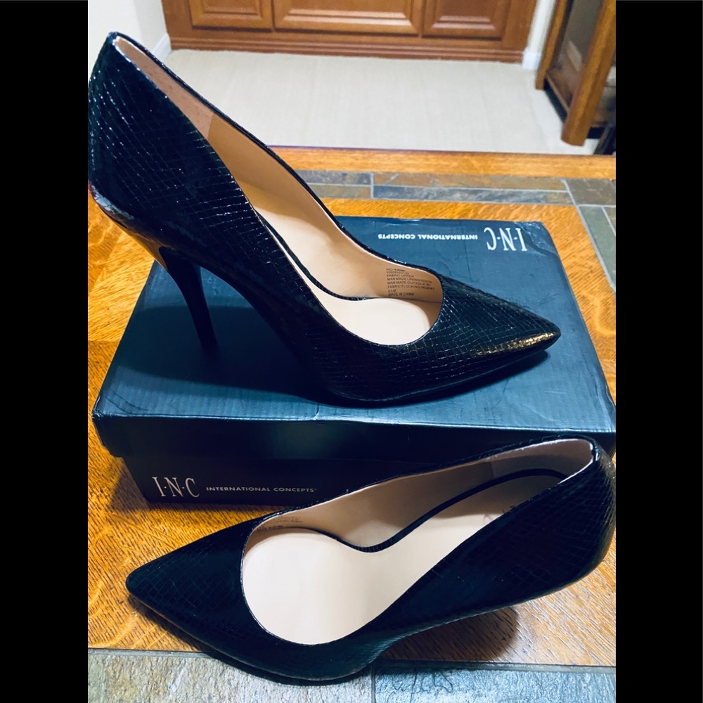 INC KAIMIF black snake pointed toe Pumps